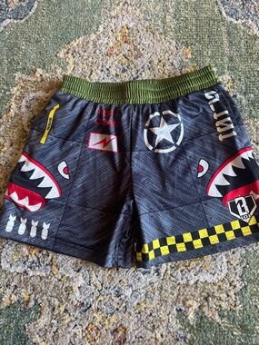 BASEBALL LIFESTYLE 101 WARHAWK BOYS YOUTH SHORTS IN SZ YL…WORN ONCE…LIKE NEW!!!